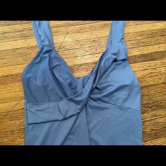 Urban Outfitters blue twist sleeveless crop tank top - Picture 2 of 2